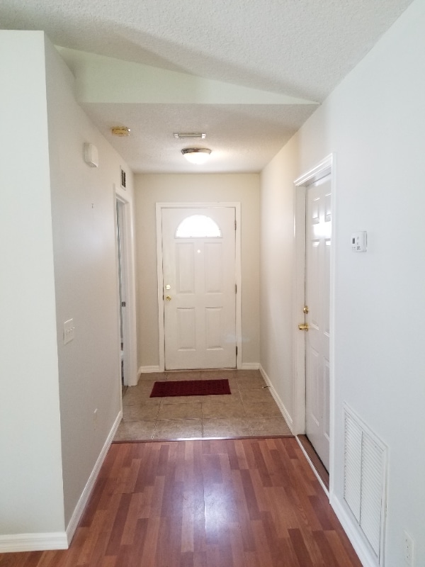 Photo - 1051 N St Johns St