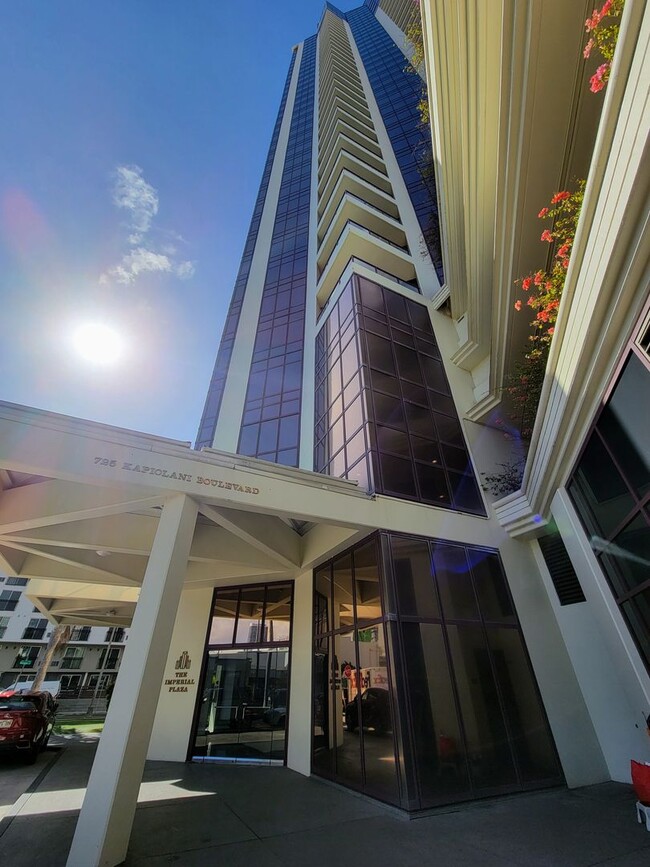 Photo - Enjoy spectacular ocean, mountain and city views from this bright 2 bedroom, 2 bath, high floor c...