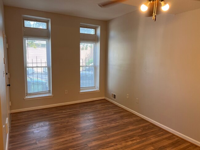 Building Photo - 525 W Mosher St Unit 1 Rental
