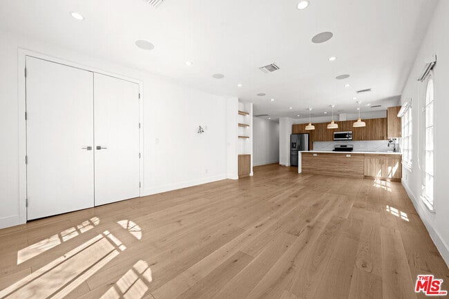 Building Photo - 424 N Gardner St Unit 1/2 Rental