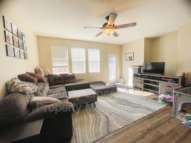 Photo - 304 Peoria Blvd