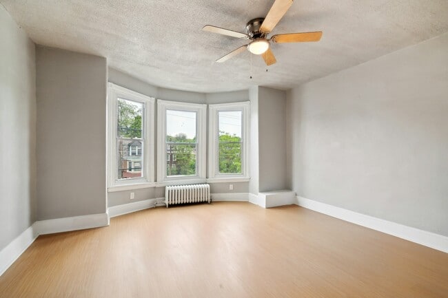 Photo - 864 E Chelten Ave