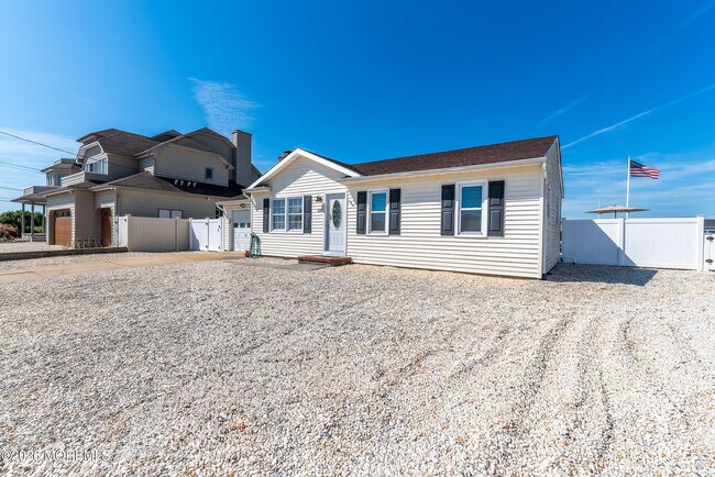 1201 Penguin Ct