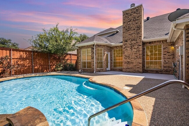 Photo - 2325 Flanders Ln