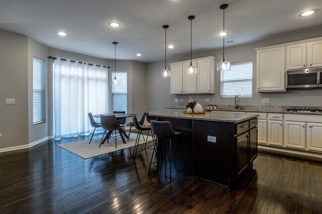 Photo - 367 Bloomfield Cir E