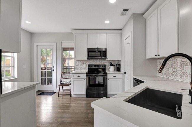 Photo - 1910 Belmont Pl