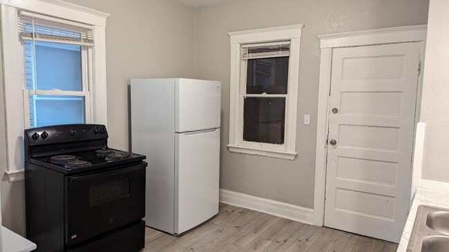 Photo - 536 Holbrook St Unit 1