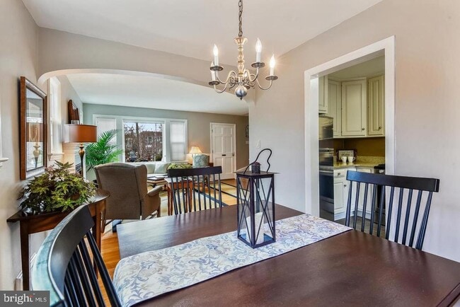 Photo - 1727 Oakcrest Dr