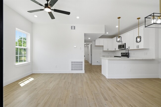 Building Photo - 428 Rhode Island St