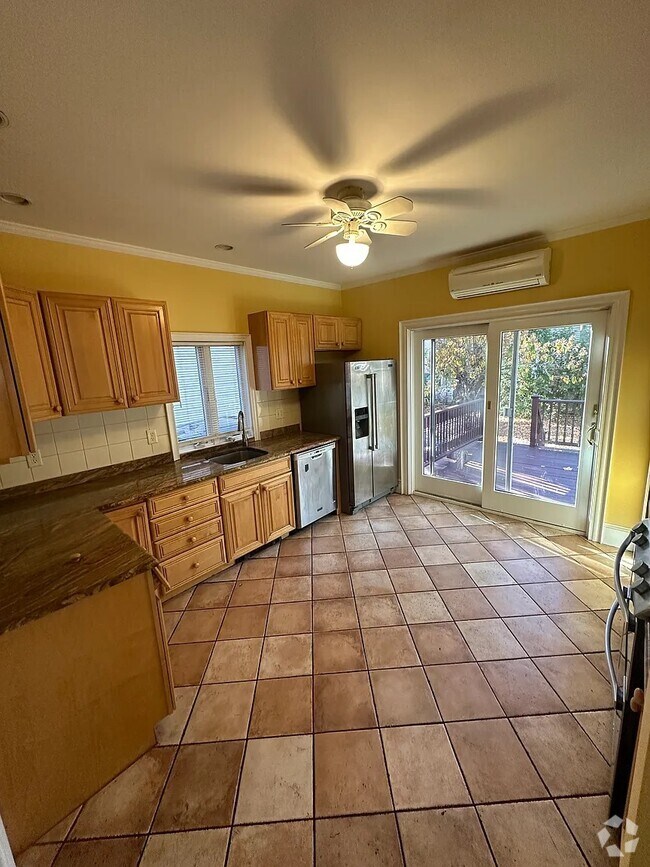 Building Photo - 28 Montfern Ave Rental