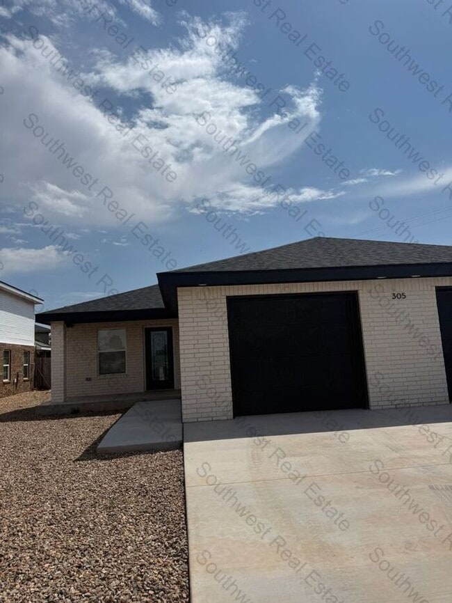 Building Photo - Spacious 2 bedroom 2 Bath