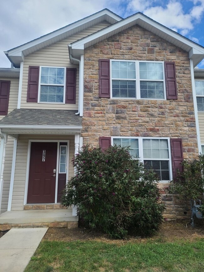 Building Photo - 3 Bedroom 2 1/2 bath Townhome for Rent in Waynesboro