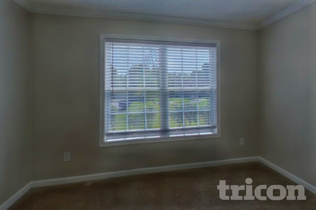 Photo - 315 Avonlea Dr