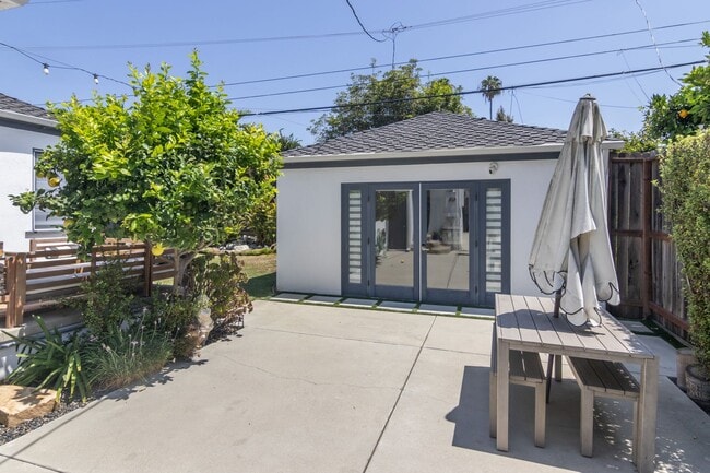 Photo - 2812 Stoner Ave