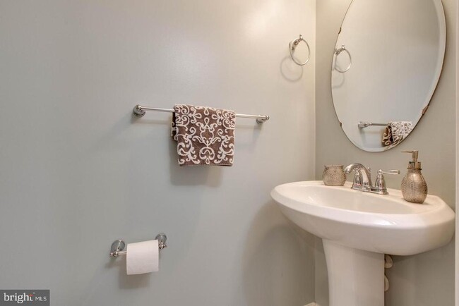 Photo - 7217 Maidstone Pl