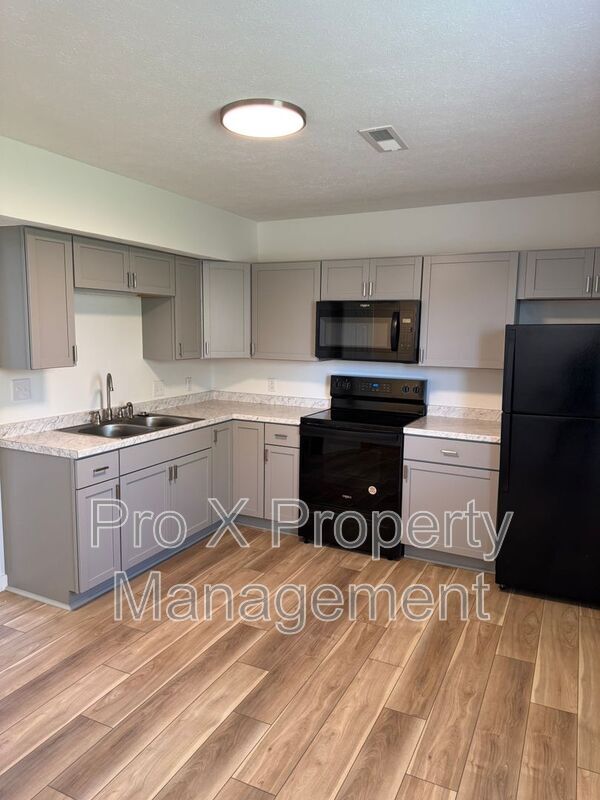Building Photo - 615 E Bain St Rental