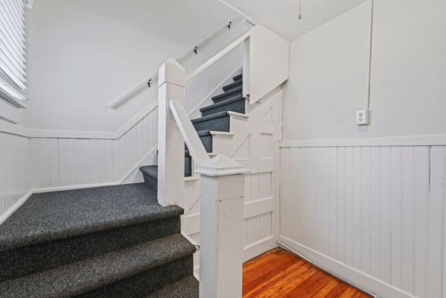 Photo - 2 New St Unit #4