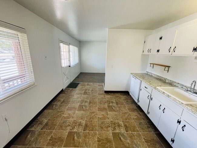 Photo - 2301 James Ave Unidad 3