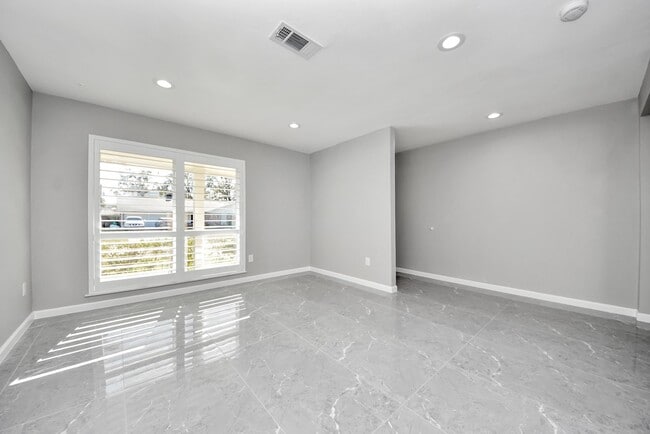 Photo - 7718 Romney Rd