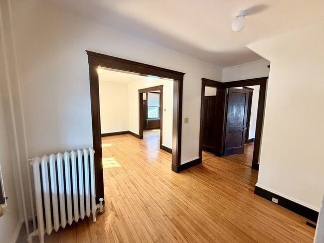 Building Photo - 92 Oak Ave Unit 1
