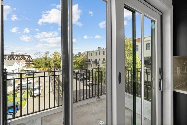 Photo - 443 Whiton St