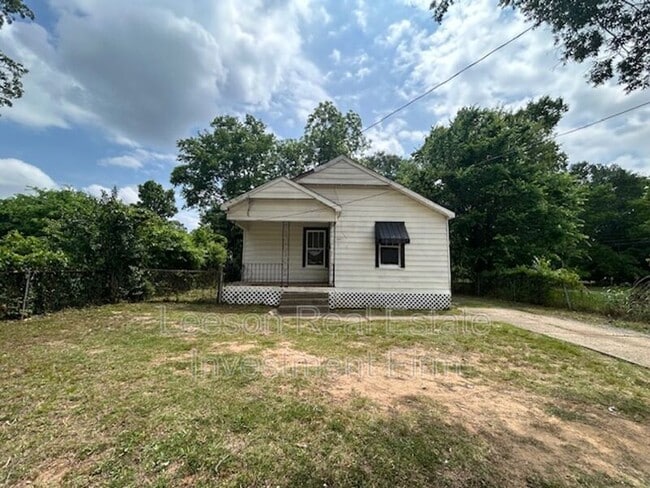 2551 Claiborne Ave
