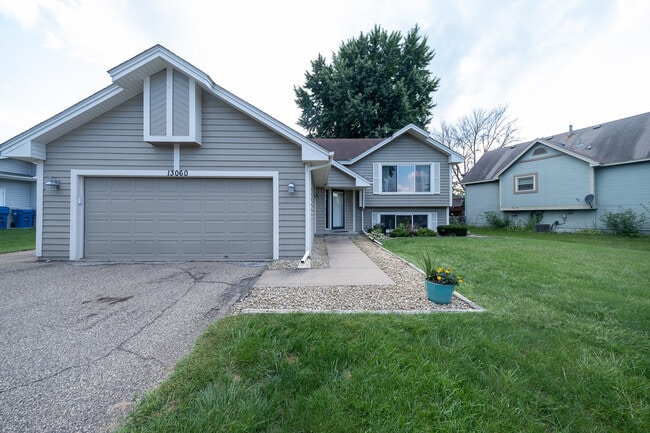 Building Photo - 13060 Glenhurst Ave Rental