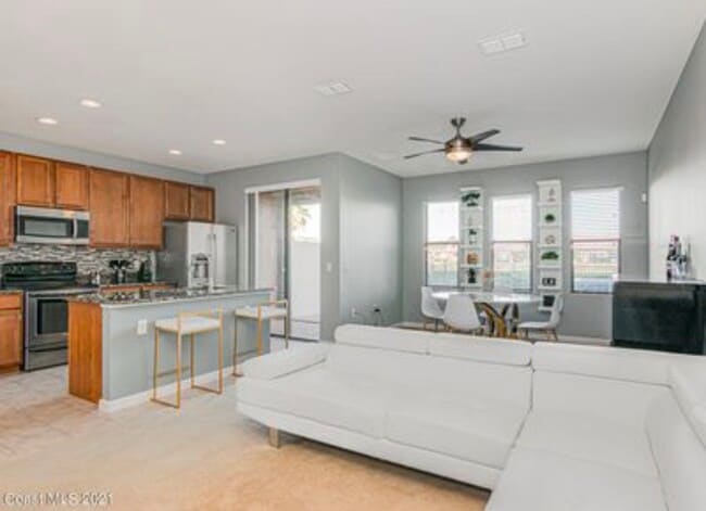 Photo - 735 Ventura Dr