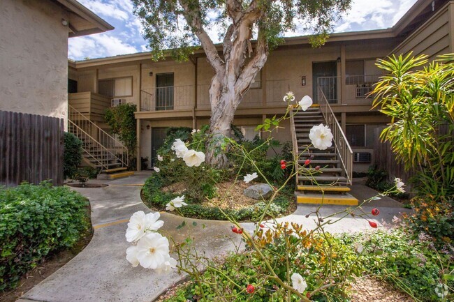 Building Photo - *2 WEEKS FREE!* Large 1BR with A/C in a Ga... Unit 6B Rental