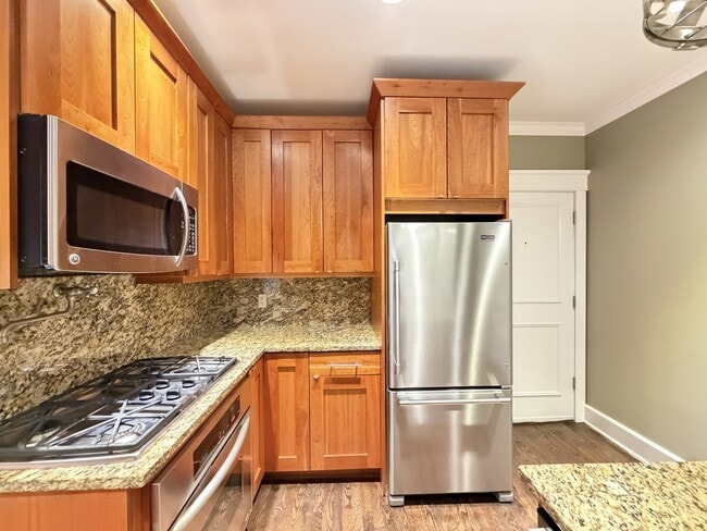 Photo - 3627 N Bosworth Ave Unit J06P