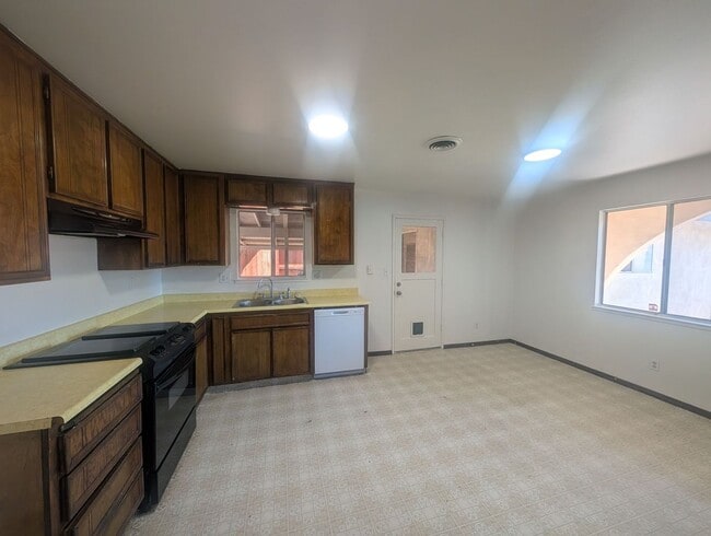 Photo - Great 3 bedroom home Close to CSUS