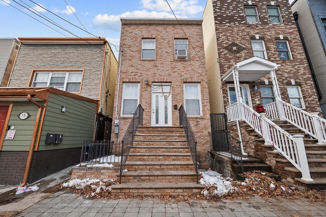 Photo - 15 Wales Ave