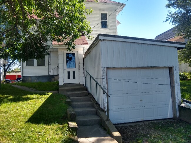 Photo - 1050 Cedar St