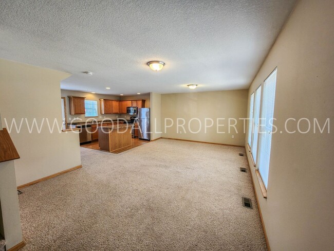 Photo - Wonderful Special, Wont Last!! 2 Bedroom, 2 1/2 Bath Townhome in Urbandale.