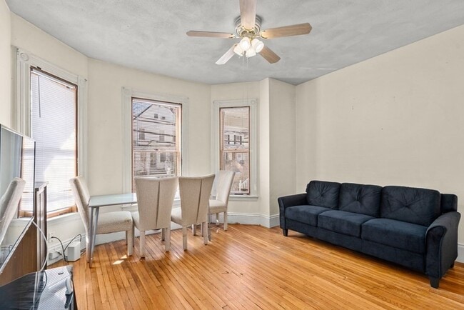 1.5 BD 1st floor Brighton Center - 1.5 BD 1st floor Brighton Center
