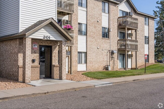 Norway Pines Apartments
