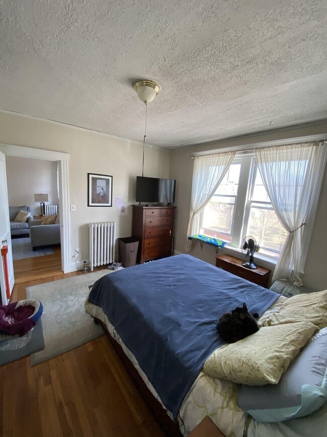 Photo - 2Br/1Bth in GREAT location! Heat/Hot Water included!
