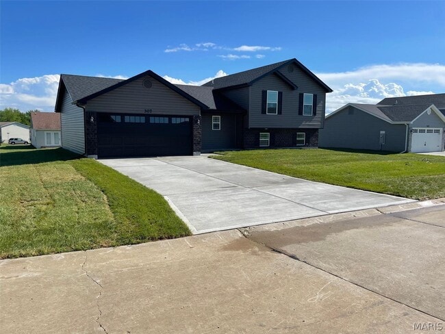 Photo - 307 Meriadoc Ln
