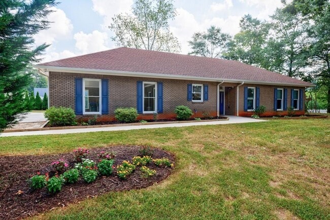 Building Photo - 390 Alpine Dr