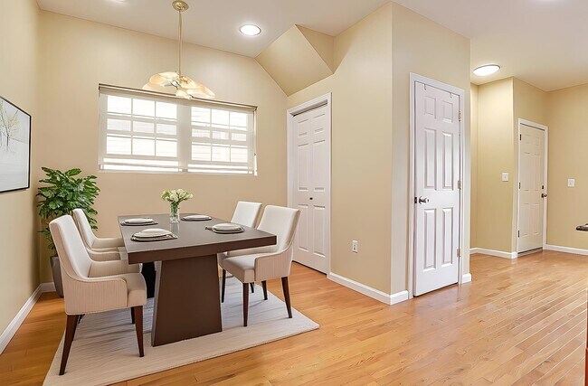 Photo - 249 Winfield Ave Unidad A
