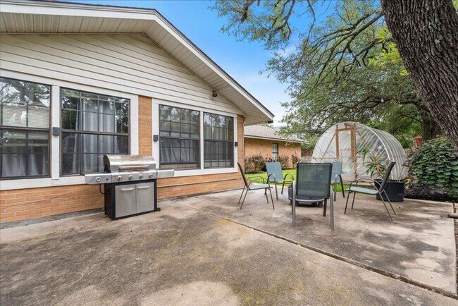 Photo - 3704 Austin Cove
