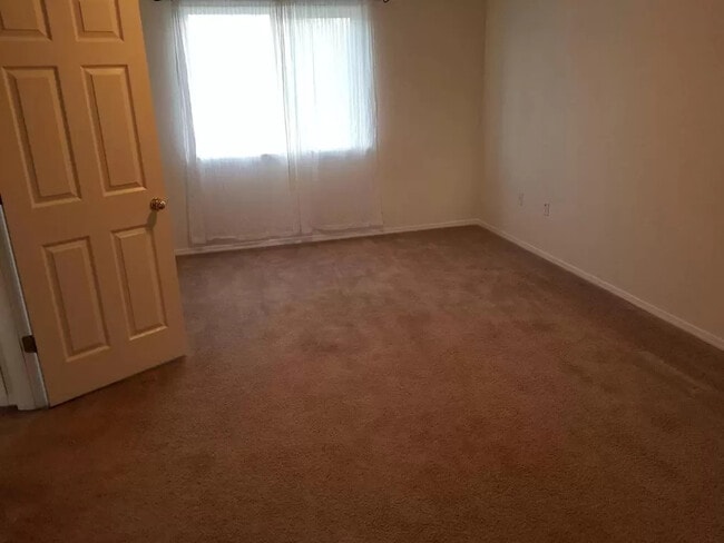 Photo - 5386 Burbank St N