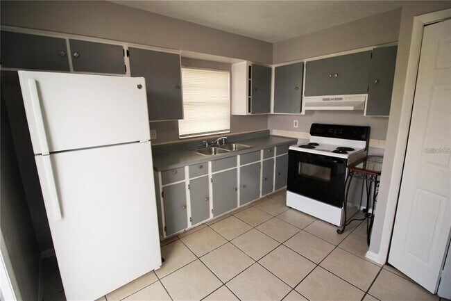 9418 N 50th St Unit B