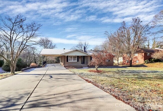 Photo - 526 Julia Ave