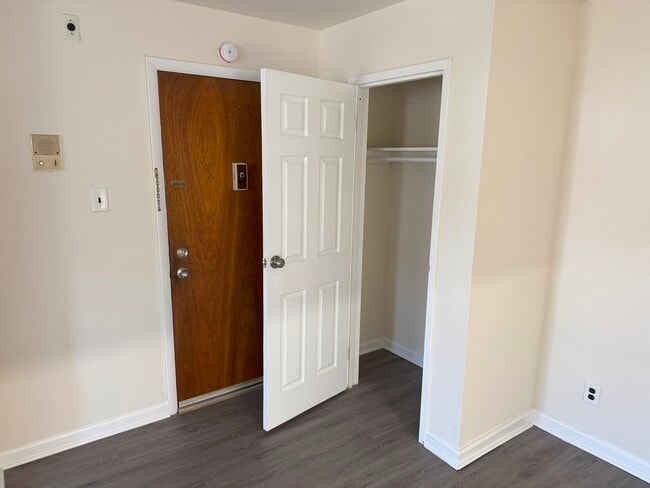 Front door & - 2 S Swarthmore Ave Unit B8