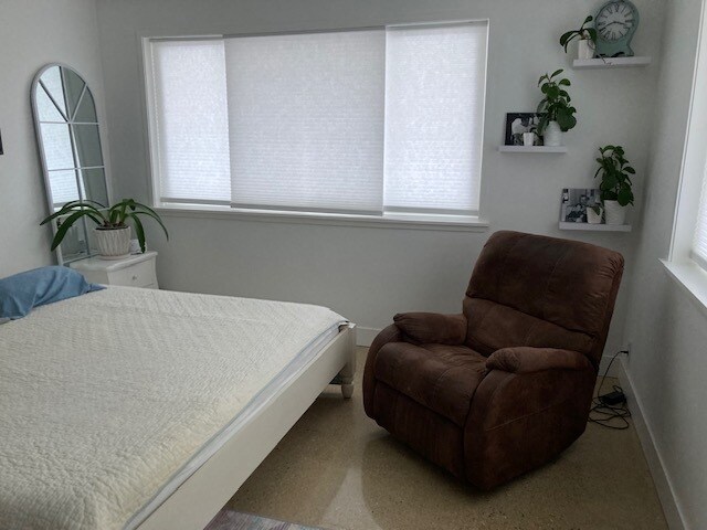 Photo - 161 E Queenwood Rd