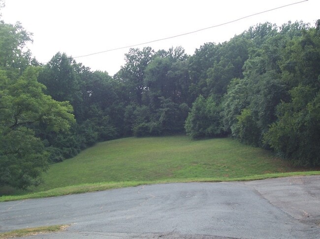 Building Photo - 400 Dorrier Dr Unit Apartment 5