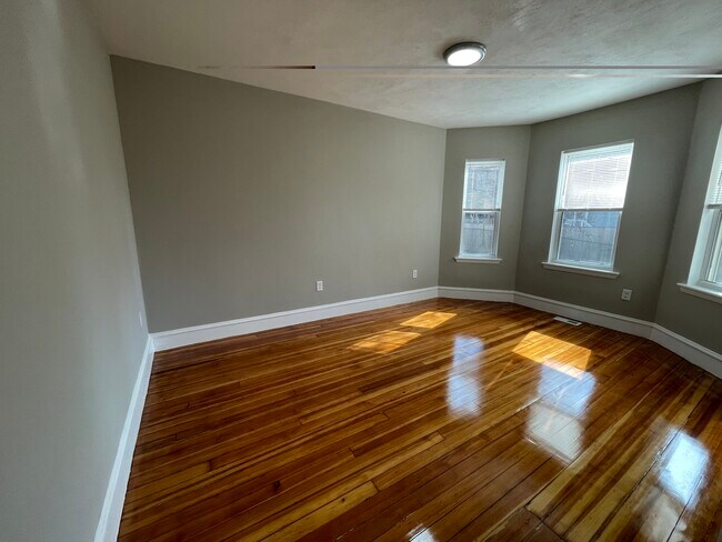 33 Dunlap St Unit 1
