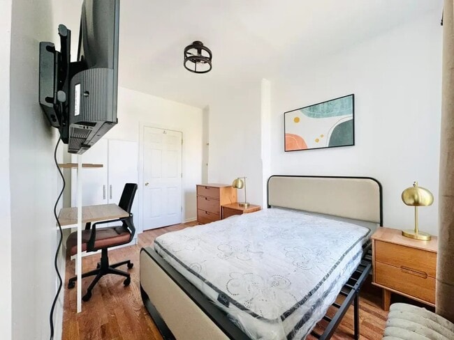 Photo - Furnished room/NOT APARTMENT Unit 3
