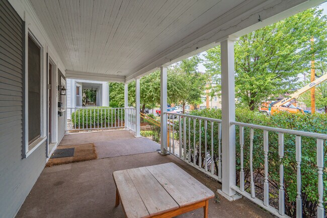 Photo - 1924 Colfax Ave S Unidad 2